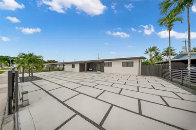 421 W 55th Pl, Hialeah, FL 33012 - Photo 1