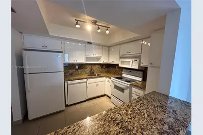 7118 Bonita Dr #305, Miami Beach, FL 33141 - Photo 1