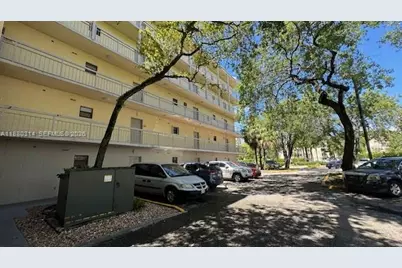 8290 Lake Dr #119, Doral, FL 33166 - Photo 1