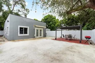 1850 NW 92nd St, Miami, FL 33147 - Photo 1