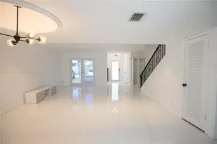 2714 NE 8th St, Hallandale Beach, FL 33009 - Photo 1