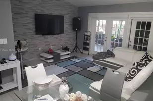 9770 NW 15th Ct, Pembroke Pines, FL 33024 - Photo 1