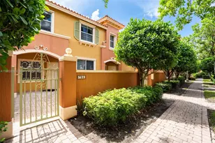 724 SW 106th Ave, Pembroke Pines, FL 33025 - Photo 1