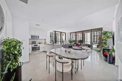 68 SE 6th St #811, Miami, FL 33131 - Photo 1