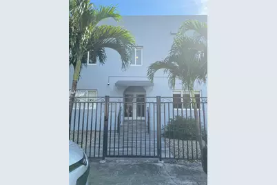 2500 NE 192nd St #3, Miami, FL 33180 - Photo 1