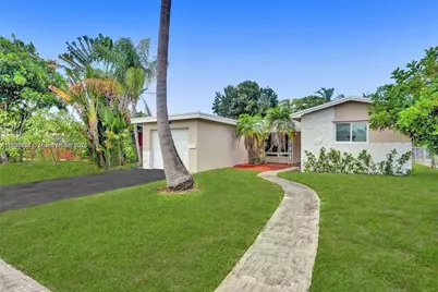 2011 N 49th Ave, Hollywood, FL 33021 - Photo 1