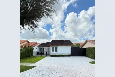 11542 SW 5th St, Sweetwater, FL 33174 - Photo 1