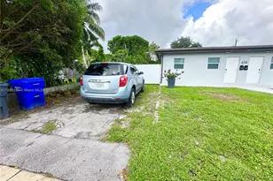 614 N 56th Ave, Hollywood, FL 33021 - Photo 1