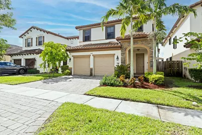 2442 NE 1st St, Homestead, FL 33033 - Photo 1
