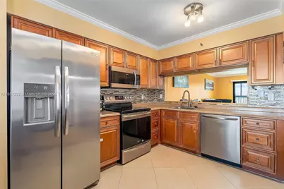 2200 S Cypress Bend Dr #804, Pompano Beach, FL 33069 - Photo 1