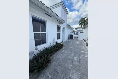 18456 NW 22nd St, Pembroke Pines, FL 33029 - Photo 1