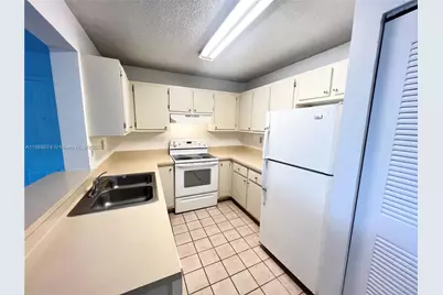 350 W Palm Cir W #207, Pembroke Pines, FL 33025 - Photo 1