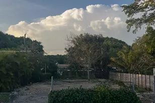 929 NE 14th St, Homestead, FL 33030 - Photo 1