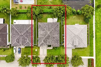 1812 NE 2nd St, Homestead, FL 33033 - Photo 1