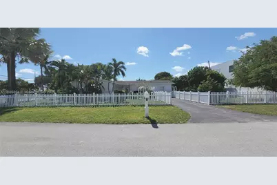 200 NW 9th St, Boca Raton, FL 33432 - Photo 1