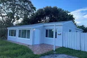 1571 NE 176th St, North Miami Beach, FL 33162 - Photo 1