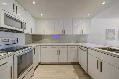 1901 Brickell Ave #B413, Miami, FL 33129 - Photo 1