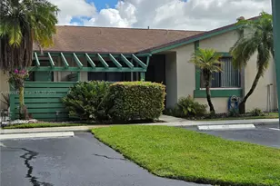 460 Lakeview Dr, Weston, FL 33326 - Photo 1