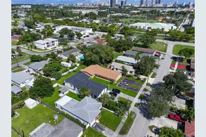 34 SW 7th St, Hallandale Beach, FL 33009 - Photo 1