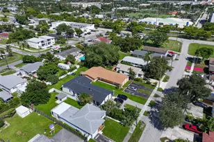 34 SW 7th St, Hallandale Beach, FL 33009 - Photo 1