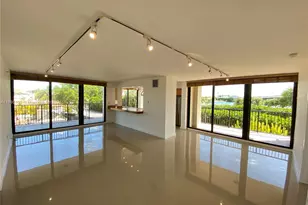 801 N Venetian Dr, Miami, FL 33139 - Photo 1