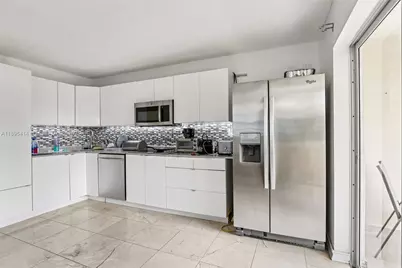 4011 N Meridian Ave #21, Miami Beach, FL 33140 - Photo 1