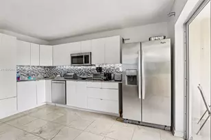 4011 N Meridian Ave, Miami Beach, FL 33140 - Photo 1