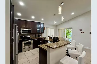 1115 NW 132nd Ave, Pembroke Pines, FL 33028 - Photo 5