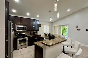 1115 NW 132nd Ave, Pembroke Pines, FL 33028 - Photo 5