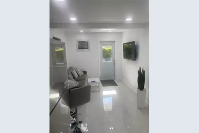 1710 Michigan Ave #houseguest, Miami Beach, FL 33139 - Photo 1