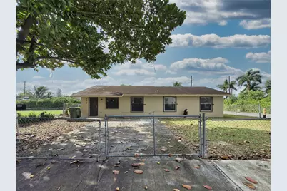 318 SW 5th St, Homestead, FL 33030 - Photo 1