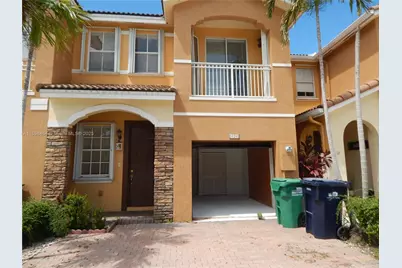 10205 NW 10th St, Miami, FL 33172 - Photo 1