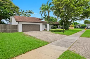 11471 SW 105th Terrace, Miami, FL 33176 - Photo 1