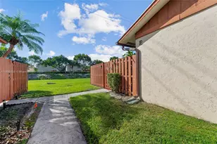 1101 Summit Pl Cir, West Palm Beach, FL 33415 - Photo 1