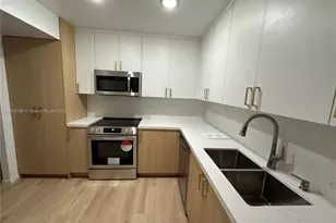 6039 Collins Ave, Miami Beach, FL 33140 - Photo 1