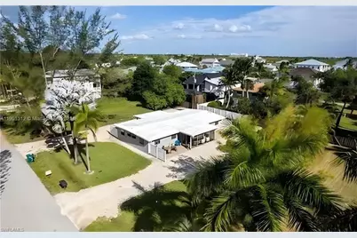 726 Park Ave, Naples, FL 34110 - Photo 1