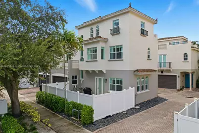 623 NE 11th Ave, Fort Lauderdale, FL 33304 - Photo 1