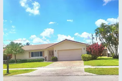 8 Tam O Shanter Ln, Boca Raton, FL 33431 - Photo 1