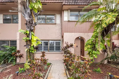33 Madrid Ln #4-9, Davie, FL 33324 - Photo 1
