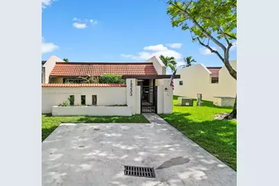 19233 NW 64th Ct, Hialeah, FL 33015 - Photo 1