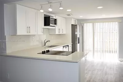 312 SW 1st St #E-4, Pompano Beach, FL 33060 - Photo 1