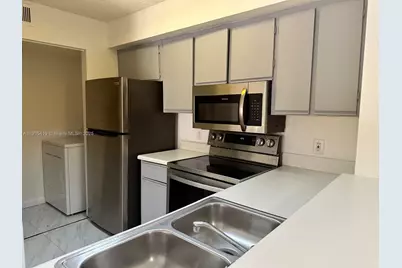 610 S Park Rd #27-1, Hollywood, FL 33021 - Photo 1