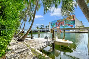 4035 N Meridian Ave, Miami Beach, FL 33140 - Photo 1