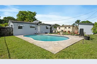 321 N 69th Ave, Hollywood, FL 33024 - Photo 1