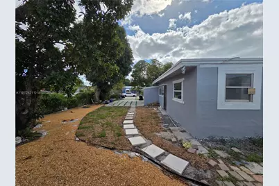 2124 S Beech Rd, West Palm Beach, FL 33409 - Photo 1