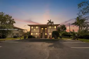 825 SW 10th St, Hallandale Beach, FL 33009 - Photo 1