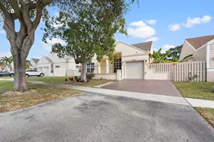 1431 SW 85th Ave, Pembroke Pines, FL 33025 - Photo 1