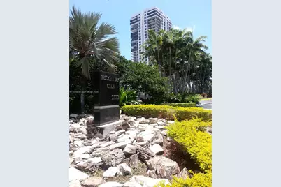 2333 Brickell Ave #2215, Miami, FL 33129 - Photo 1