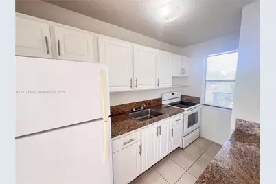 116 NE 9th St #14, Pompano Beach, FL 33060 - Photo 1