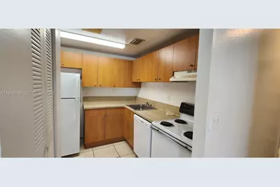 437 Executive Center Dr #209, West Palm Beach, FL 33401 - Photo 1